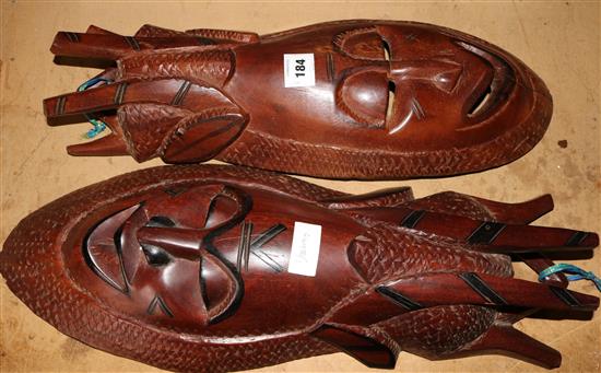 Pair carved masks(-)